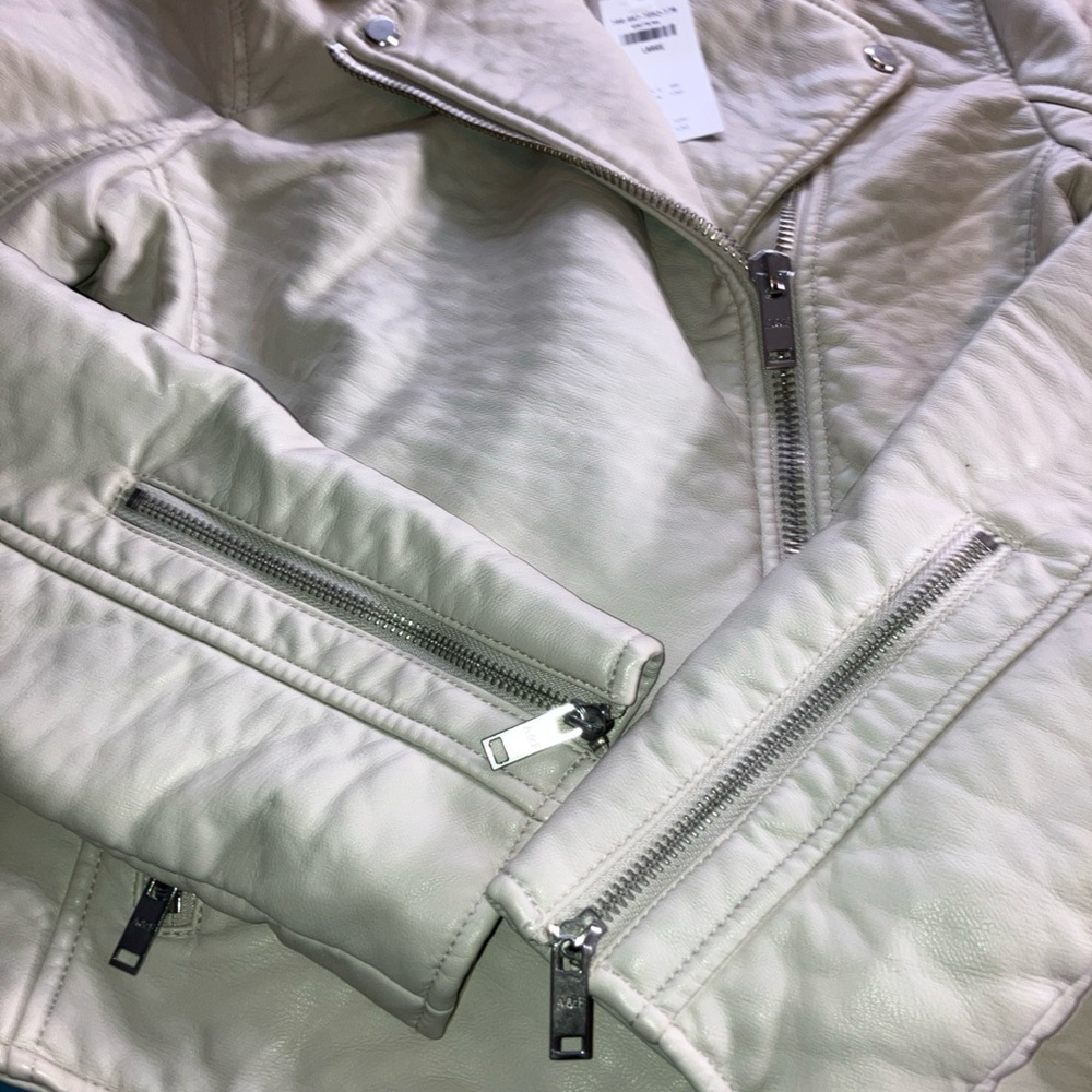 Abercrombie & Fitch Women's Off-White Leather Jacket - Picture 5 of 8
